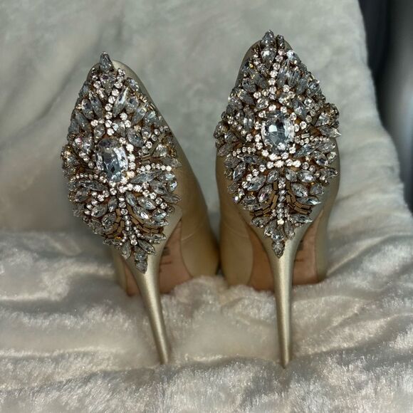 Badgley Mischka Kiara Ivory Satin Peep Toe Pumps EUC - Picture 3 of 10